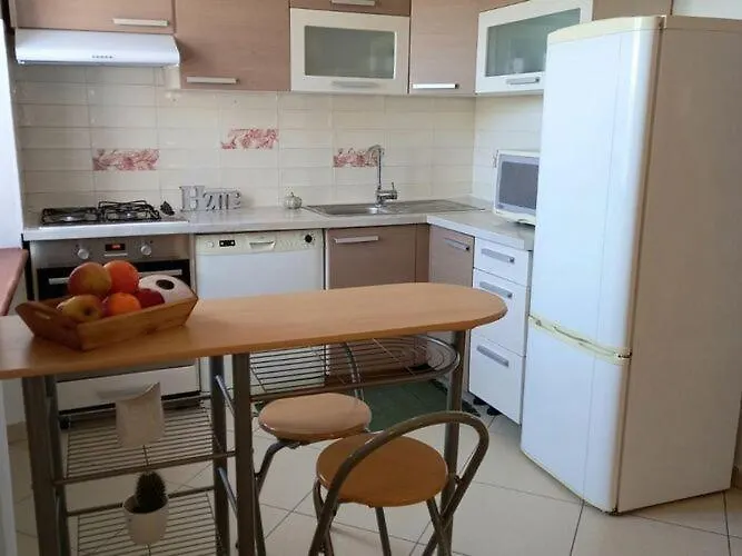 Casa Girasole - Three Bedroom Holiday Home With Garden Buje 0*,  Croatia